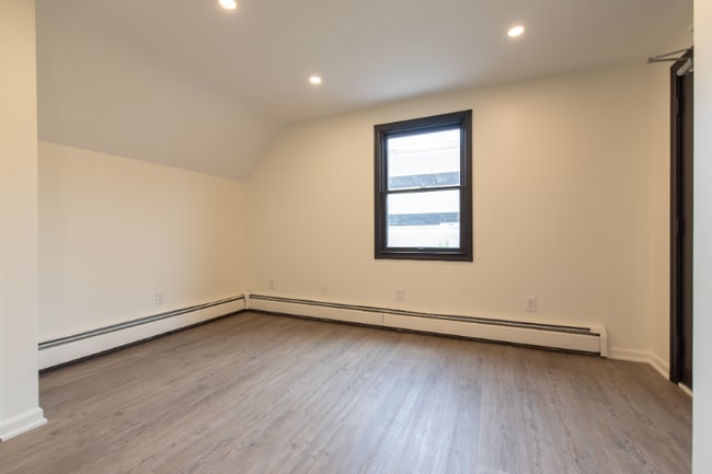 Building Photo - 32 Cargill St