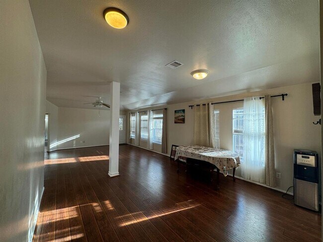 Foto del edificio - 12835 Wisteria Park Dr