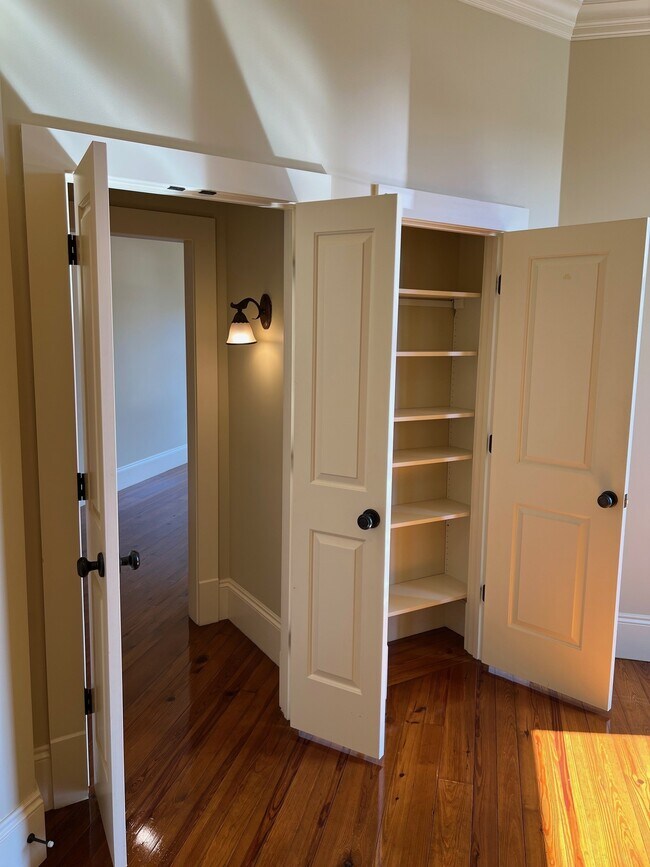 Foto del edificio - First National LLC