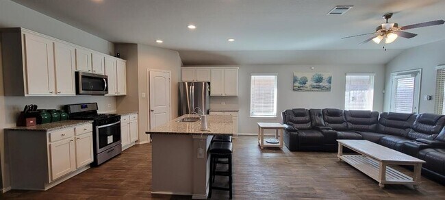 Building Photo - 22818 Panaro River Dr