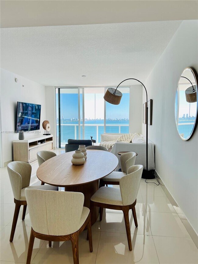 Foto del edificio - 600 NE 27th St