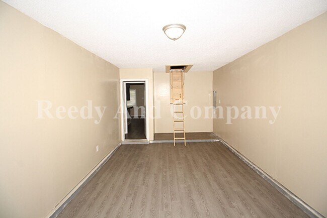 Foto del edificio - 3879 Briar Pl