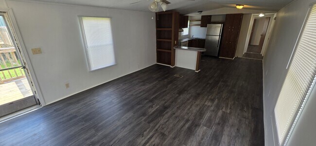 Foto del edificio - 8364 Cedar St