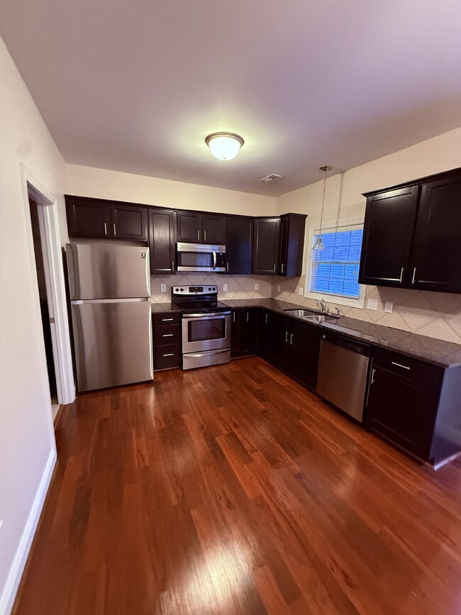 Building Photo - Pet Friendly 3 bedroom, 3 1/2 bathroom townhome in Crescentwood close to Liberty University and L...