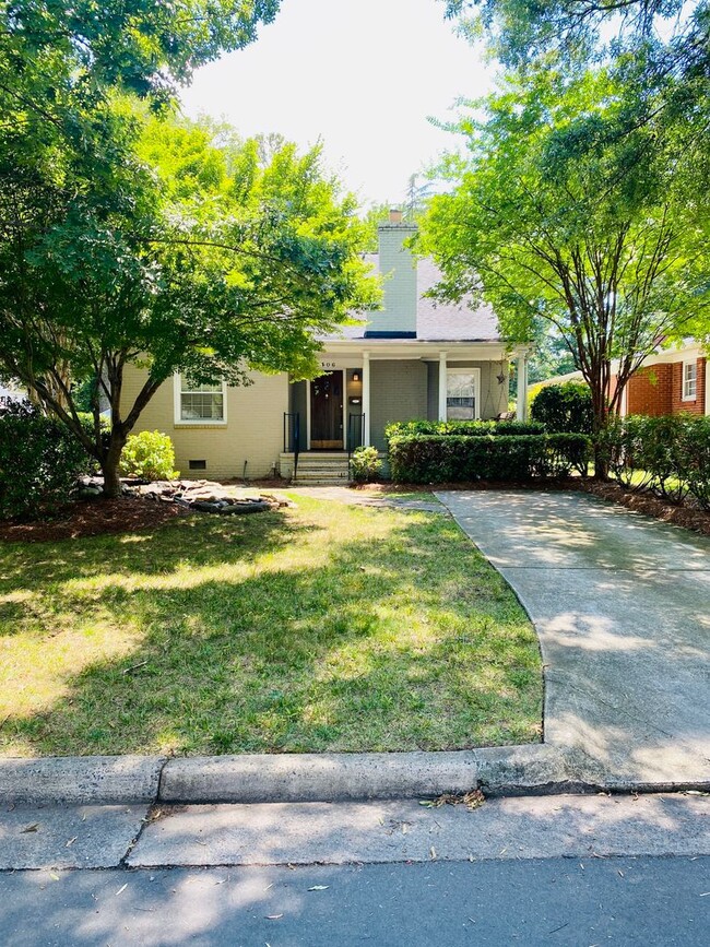 Building Photo - 3 BR/2 BA Home in Chantilly Neighborhood