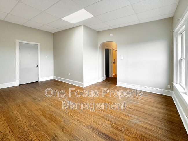 Building Photo - 307 N Vesper St