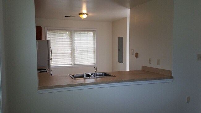 Building Photo - 435-437 Chartridge Drive