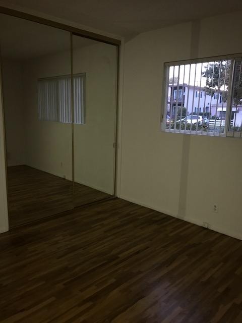 Building Photo - 12942 Moorpark St