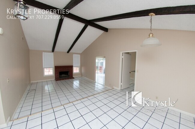 Building Photo - Lovely, spacious, single-level home with o...