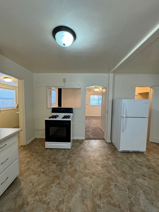 Building Photo - Hard to find 1 bedroom, 1 bath house - Water, sewer, AND garbage included
