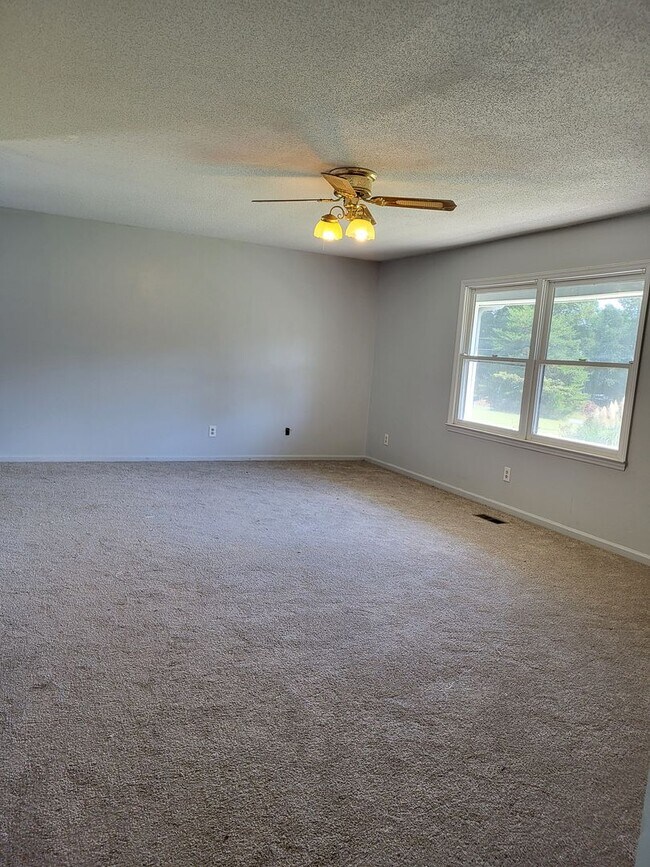Foto del edificio - 3 bedroom home in Maiden