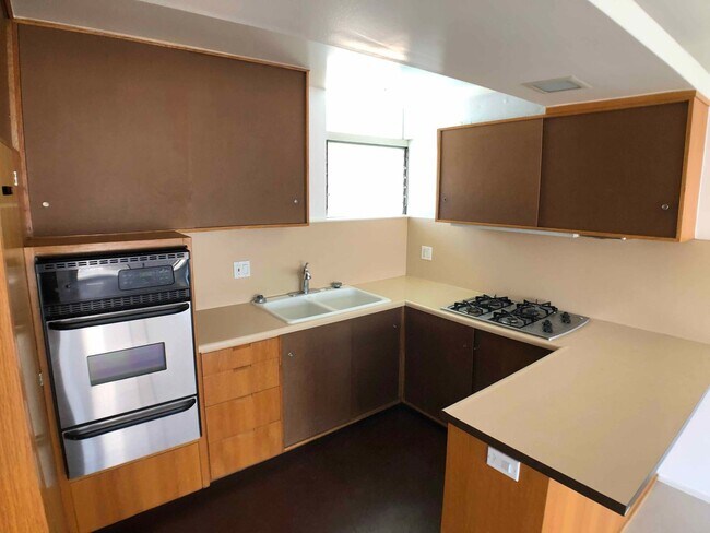 Foto del edificio - 6847 Radford Ave