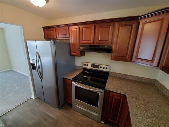 Foto del edificio - Three story townhouse in centrally located...