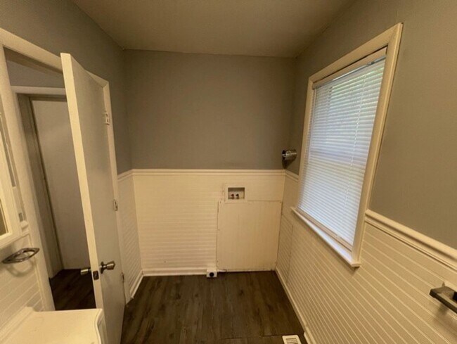 Foto del edificio - Adorable 2 bd 1 ba home . Located in Besse...