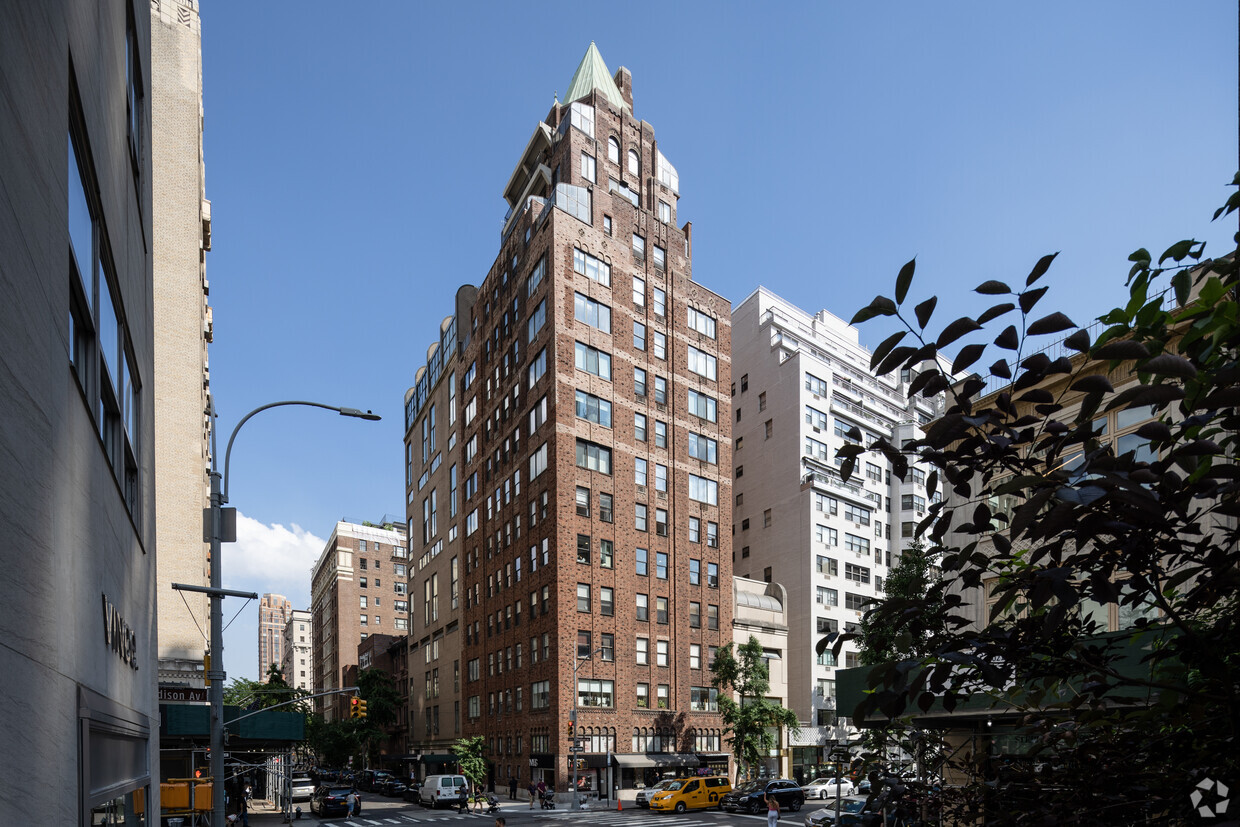 Primary Photo - 30 E 76th St