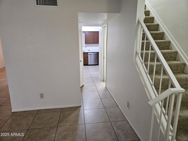 Building Photo - 6557 S La Rosa Dr