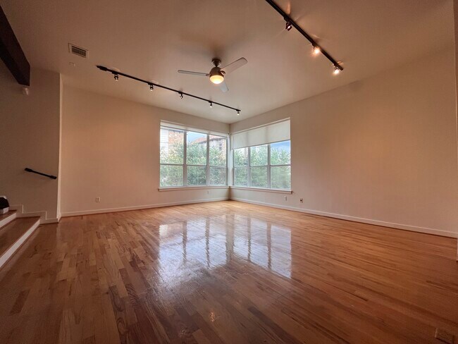 Living room, 2nd floor - 1615 Knox St