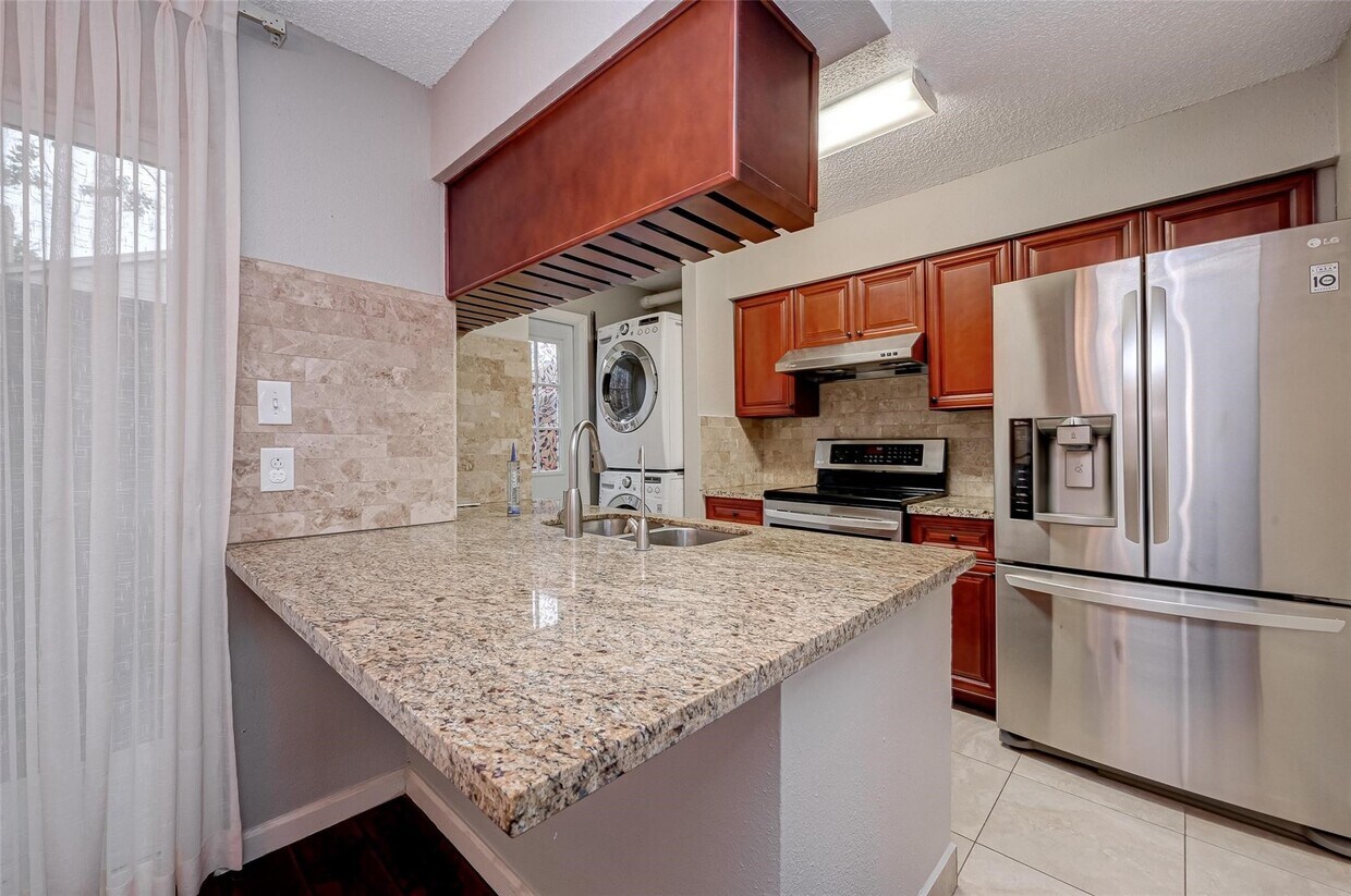 Foto del edificio - 10615 Briar Forest Dr