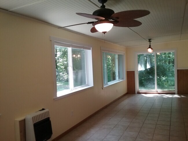 Foto del edificio - 372 Yellow Barn Rd
