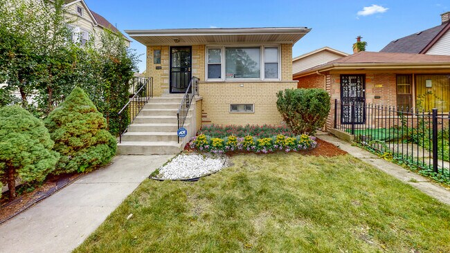 Building Photo - 9337 S Oglesby Ave