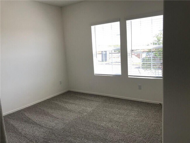 Foto del edificio - 720 Mallow Rd
