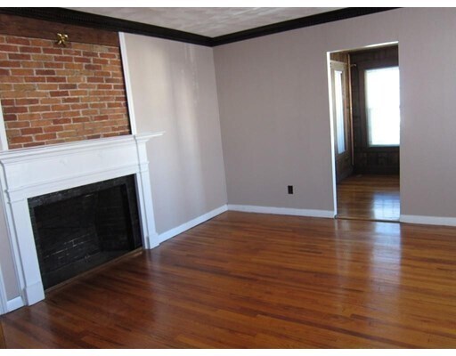 Primary Photo - 76 West St