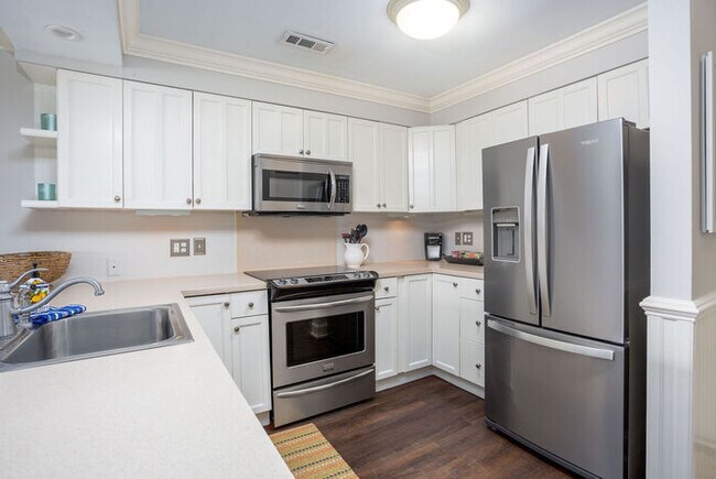 Building Photo - 2106 Landfall Way