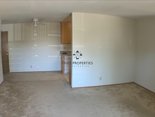 Building Photo - 15941 Maubert Ave