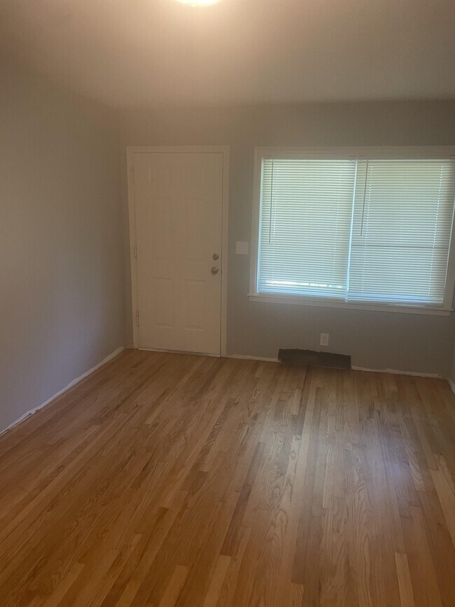 Foto del edificio - 4855 Taylor St