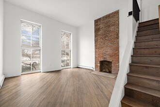 Building Photo - 174 Grand St