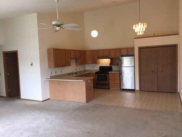 Foto del edificio - 310 E Tyranena Park Rd