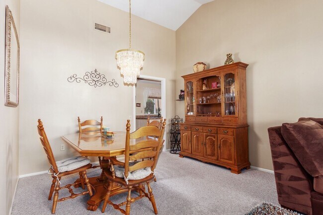 Foto del edificio - Furnished Rental, 55+, Move In Today!