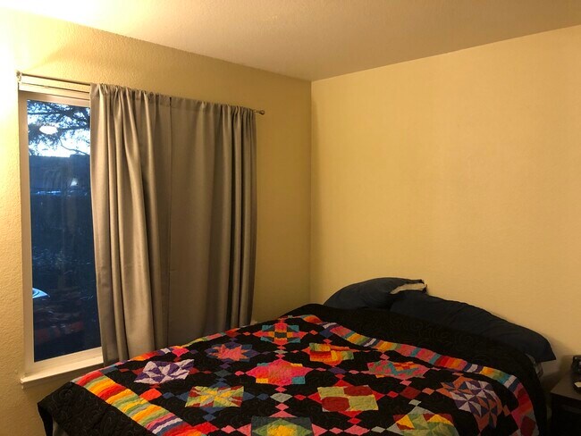 Building Photo - 120 Reflections Dr