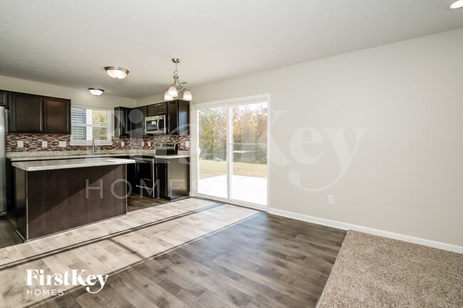 Foto del edificio - 6435 Ault Pl