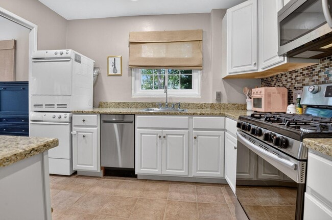 Building Photo - 3458 Martha Custis Dr