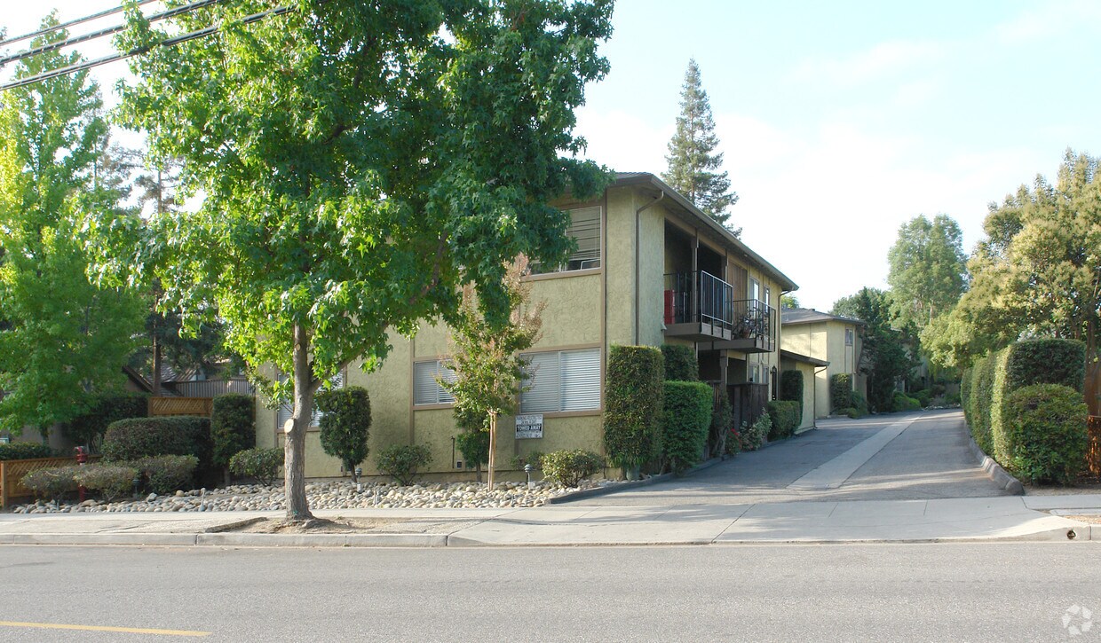 Building Photo - 170 W Rincon Ave
