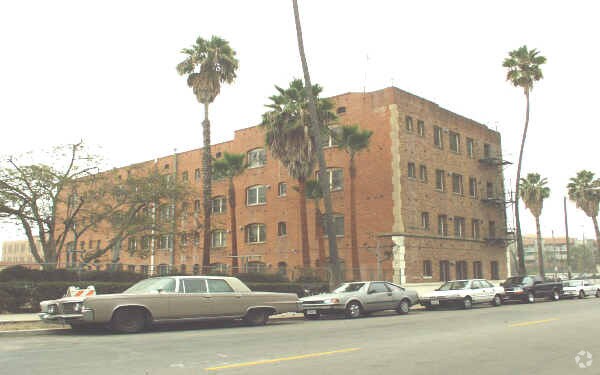 Building Photo - 2500 S Hobart Blvd