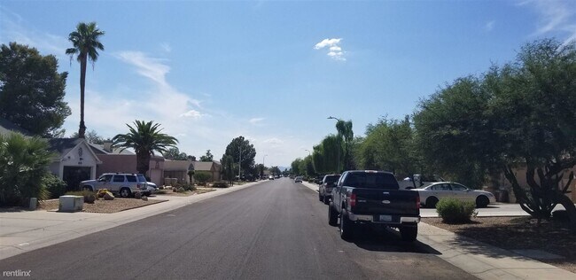 Building Photo - 3 br, 2 bath House - 7107 W Ocotillo Rd