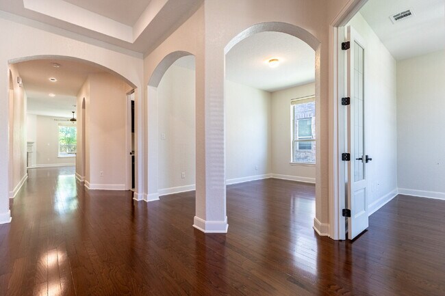 Building Photo - 5041 Country Nest