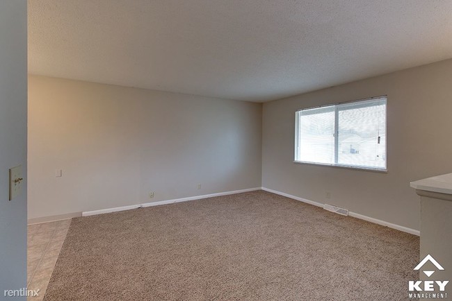 Building Photo - 6 br, 2 bath House - 3016 W May St