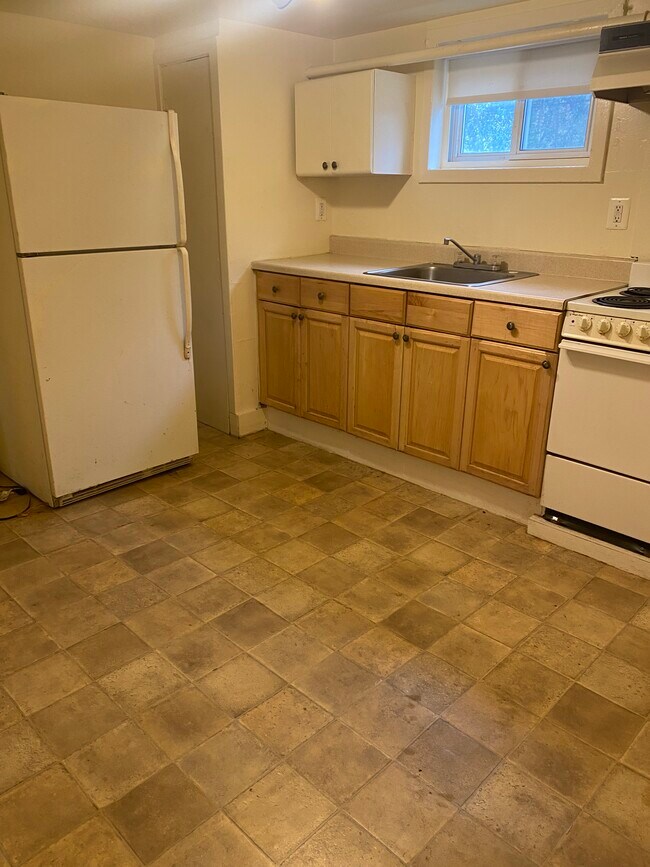 Kitchen - 6641 Osborn St
