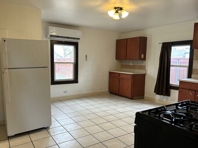 Foto del edificio - Charming Home with Yard Near Old Town Fort Collins