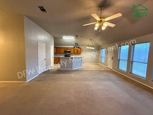 Foto del edificio - Spacious 3-Bedroom Corner Lot Home with Large Backyard in Arlington, TX