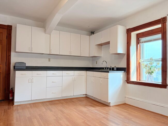 Kitchen - 31 Temple St