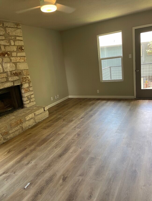 Foto del edificio - 3502 Larchmont Cove