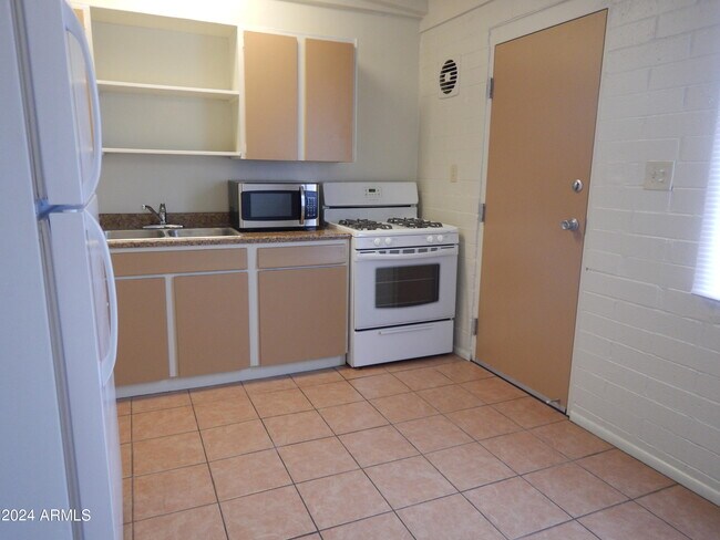 Building Photo - 1800 E Fry Blvd