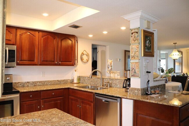 Building Photo - Ocean Front Condo