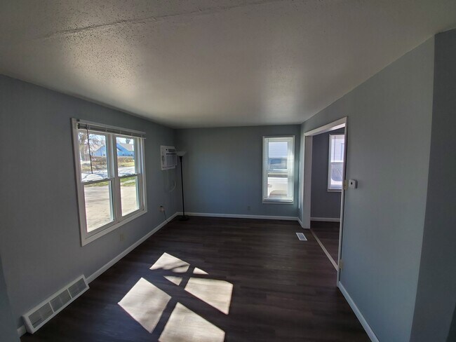 Building Photo - 504 8th Ave