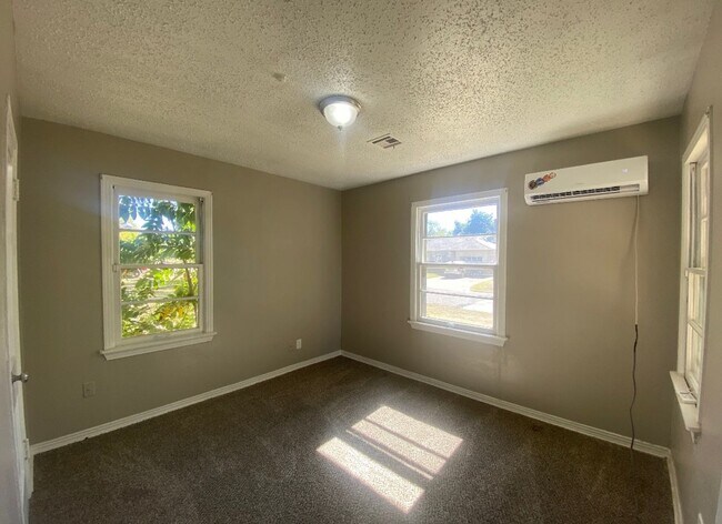 Foto del edificio - 3 Bedroom House Available The Village