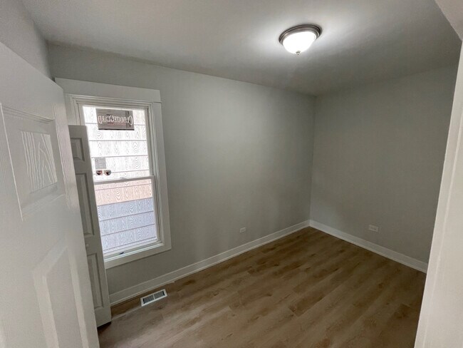 Building Photo - 236 W 110th Pl